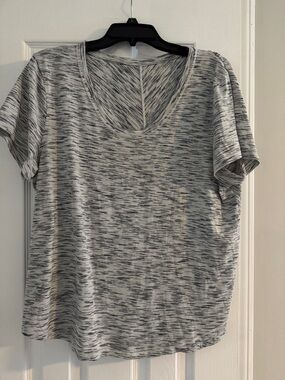 Lululemon Meant to Move Tee size 12